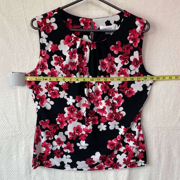Calvin Klein Blouse - Crew Neckline - Sleeveless - Pleat Front - Large - Picture 3 of 5
